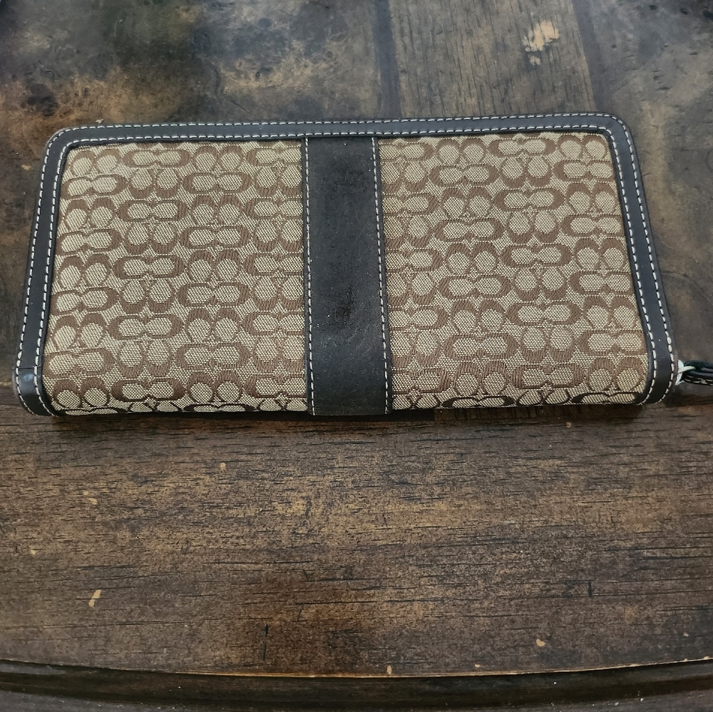 Coach Signature zip around wallet - Picture 2 of 3